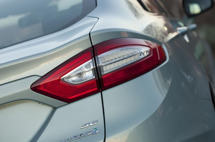  Ford Fusion Hybrid SE 2013 года  (фото 21 из 26)